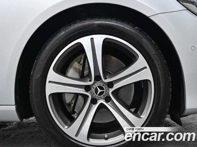 Mercedes-Benz E-Class E300 4MATIC AV Intelligent Drive