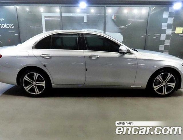 Mercedes-Benz E-Class E300 4MATIC Avnatgarde