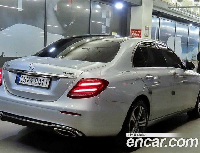 Mercedes-Benz E-Class E300 4MATIC Avnatgarde