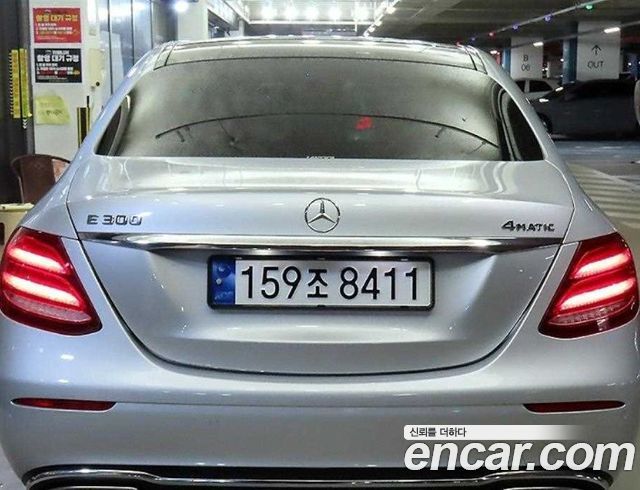 Mercedes-Benz E-Class E300 4MATIC Avnatgarde
