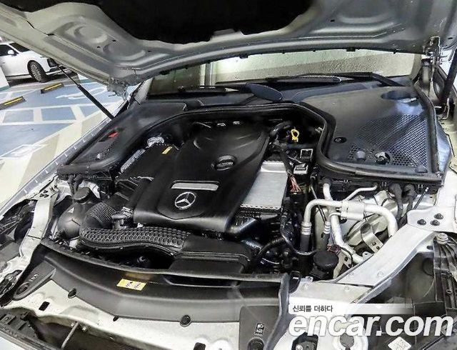 Mercedes-Benz E-Class E300 4MATIC Avnatgarde