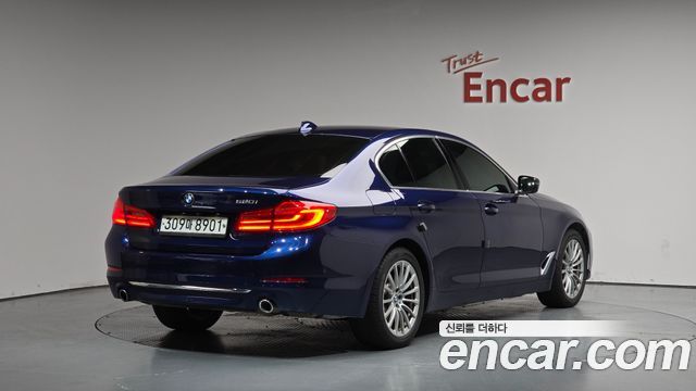 BMW 5-Series 520i Luxury