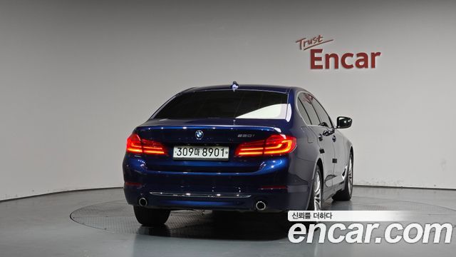 BMW 5-Series 520i Luxury