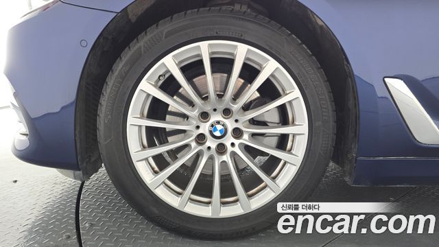 BMW 5-Series 520i Luxury
