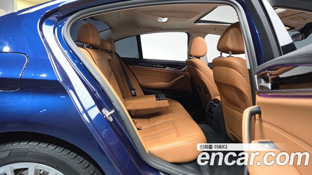BMW 5-Series 520i Luxury