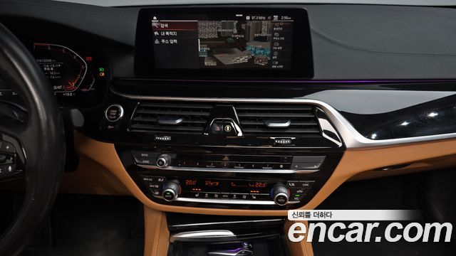 BMW 5-Series 520i Luxury