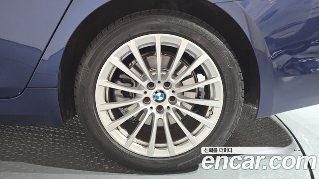 BMW 5-Series 520i Luxury