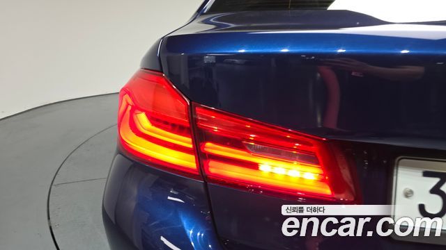 BMW 5-Series 520i Luxury