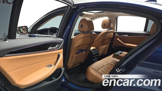 BMW 5-Series 520i Luxury