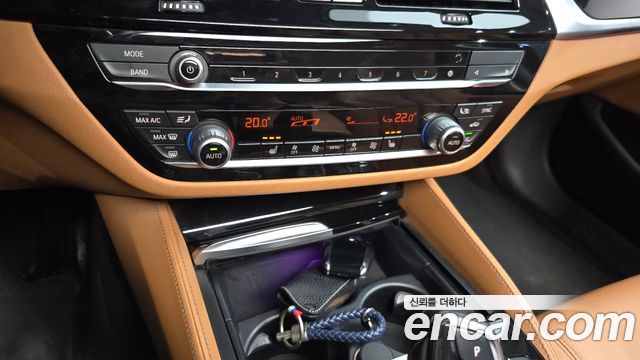 BMW 5-Series 520i Luxury