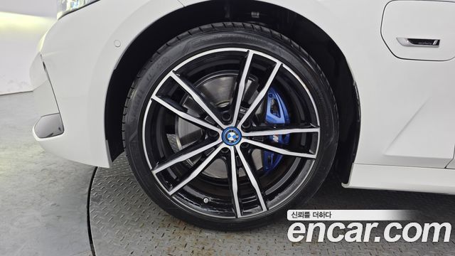 BMW 3-Series 330e M Sport