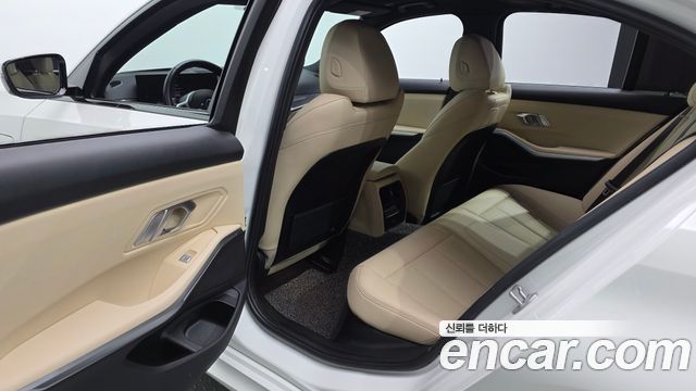 BMW 3-Series 330e M Sport