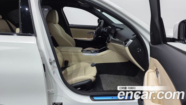 BMW 3-Series 330e M Sport