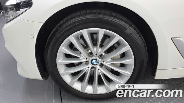 BMW 5-Series 530i xDrive Luxury Plus