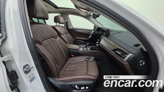 BMW 5-Series 530i xDrive Luxury Plus
