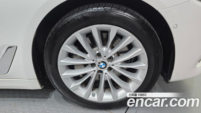 BMW 5-Series 530i xDrive Luxury Plus