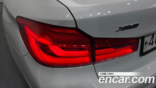 BMW 5-Series 530i xDrive Luxury Plus