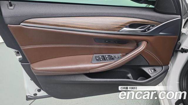 BMW 5-Series 530i xDrive Luxury Plus