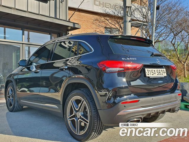 Mercedes-Benz GLA-Class GLA250 4MATIC