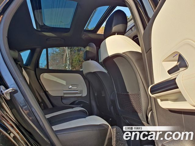 Mercedes-Benz GLA-Class GLA250 4MATIC