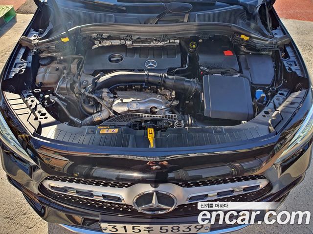 Mercedes-Benz GLA-Class GLA250 4MATIC
