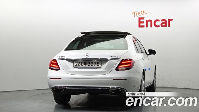 Mercedes-Benz E-Class E300 4MATIC Exclusive