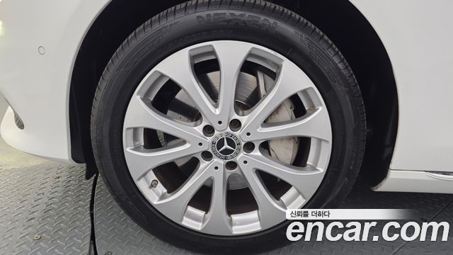 Mercedes-Benz E-Class E300 4MATIC Exclusive