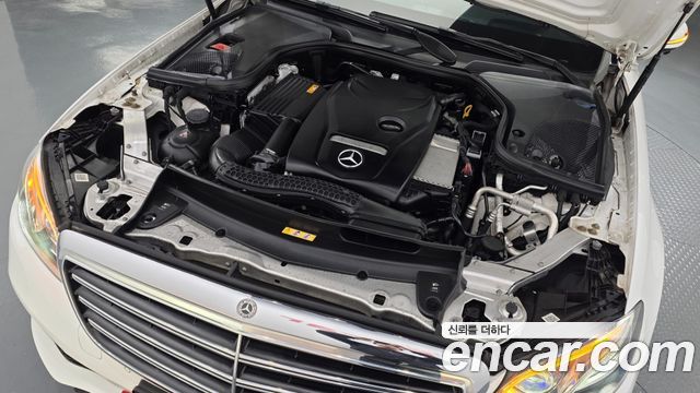Mercedes-Benz E-Class E300 4MATIC Exclusive