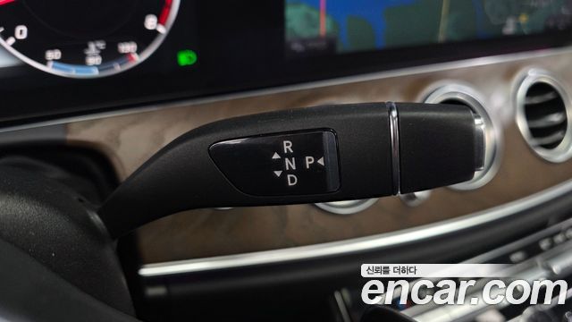 Mercedes-Benz E-Class E300 4MATIC Exclusive