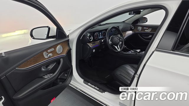 Mercedes-Benz E-Class E300 4MATIC Exclusive
