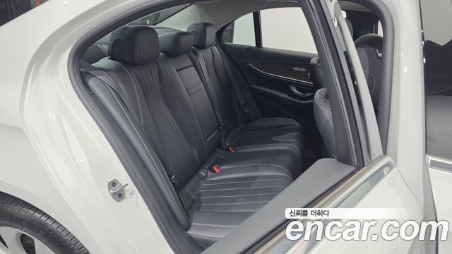 Mercedes-Benz E-Class E300 4MATIC Exclusive