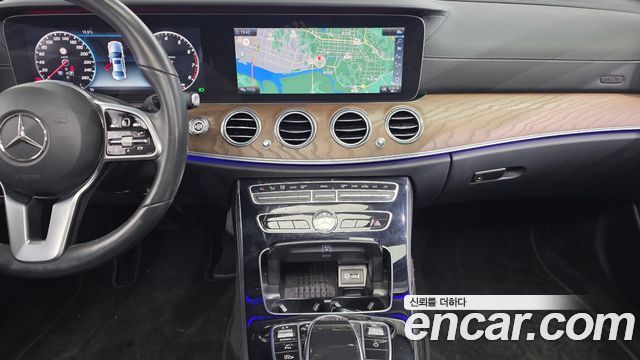 Mercedes-Benz E-Class E300 4MATIC Exclusive