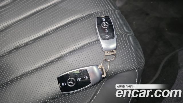 Mercedes-Benz E-Class E300 4MATIC Exclusive