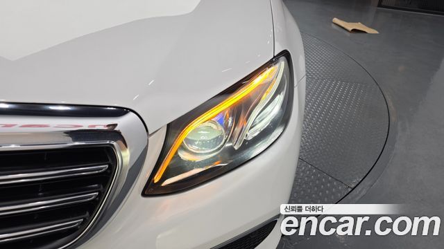 Mercedes-Benz E-Class E300 4MATIC Exclusive