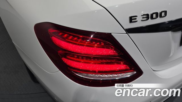 Mercedes-Benz E-Class E300 4MATIC Exclusive