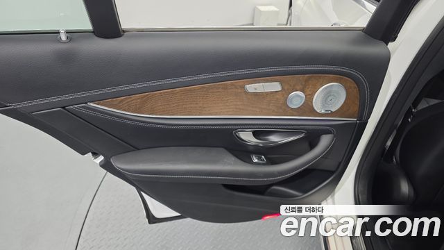 Mercedes-Benz E-Class E300 4MATIC Exclusive