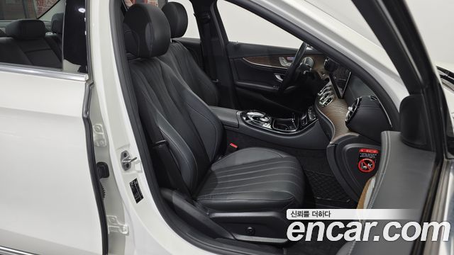 Mercedes-Benz E-Class E300 4MATIC Exclusive