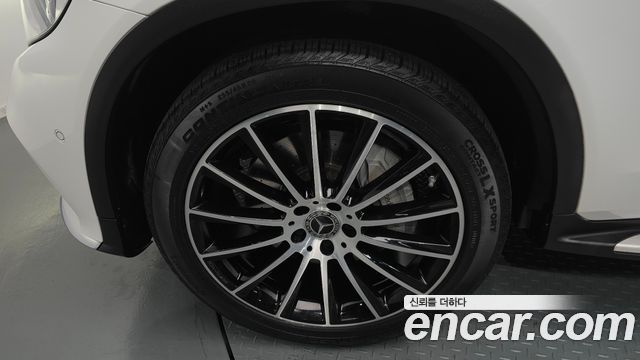 Mercedes-Benz GLC-Class GLC300 4MATIC AMG Line