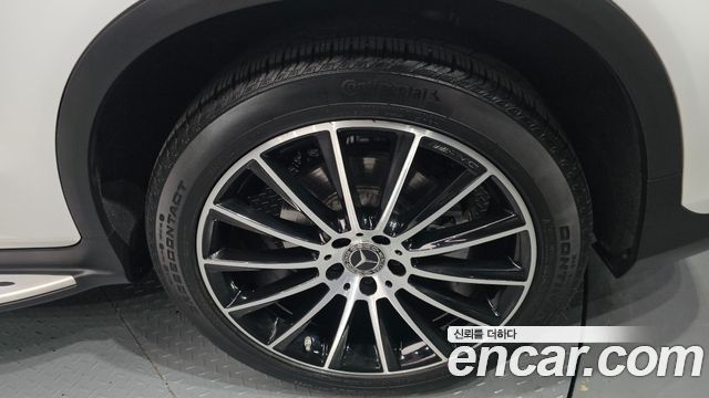 Mercedes-Benz GLC-Class GLC300 4MATIC AMG Line