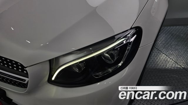 Mercedes-Benz GLC-Class GLC300 4MATIC AMG Line