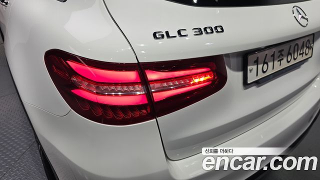 Mercedes-Benz GLC-Class GLC300 4MATIC AMG Line