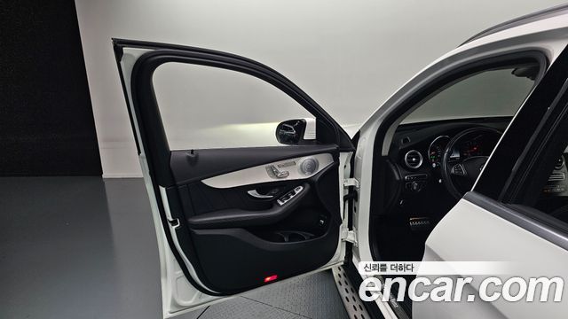 Mercedes-Benz GLC-Class GLC300 4MATIC AMG Line
