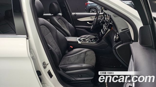 Mercedes-Benz GLC-Class GLC300 4MATIC AMG Line