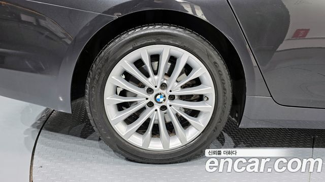 BMW 5-Series 530i xDrive Luxury Plus