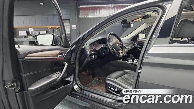 BMW 5-Series 530i xDrive Luxury Plus