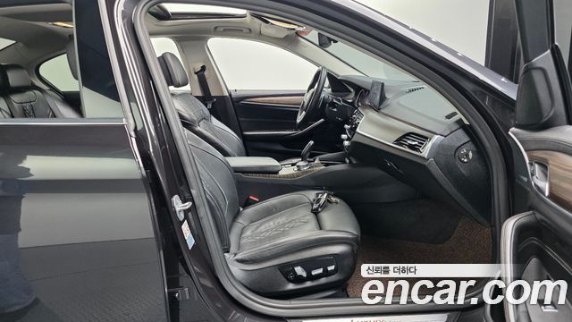 BMW 5-Series 530i xDrive Luxury Plus