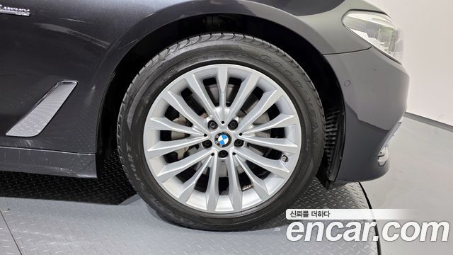 BMW 5-Series 530i xDrive Luxury Plus