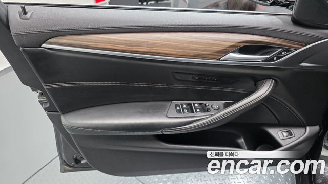 BMW 5-Series 530i xDrive Luxury Plus
