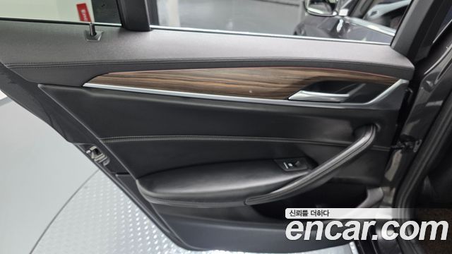 BMW 5-Series 530i xDrive Luxury Plus