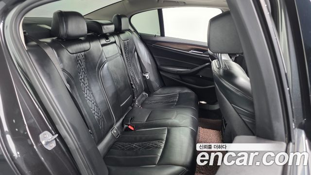 BMW 5-Series 530i xDrive Luxury Plus